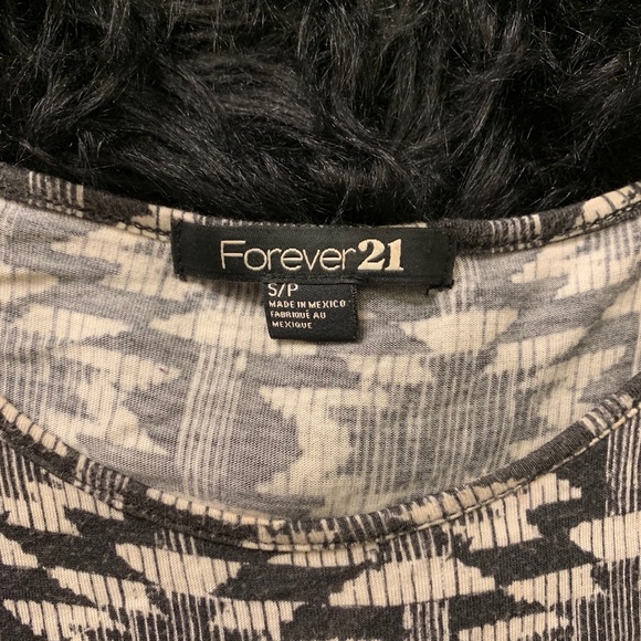 Patterned Crop Top - Picture 3 of 3